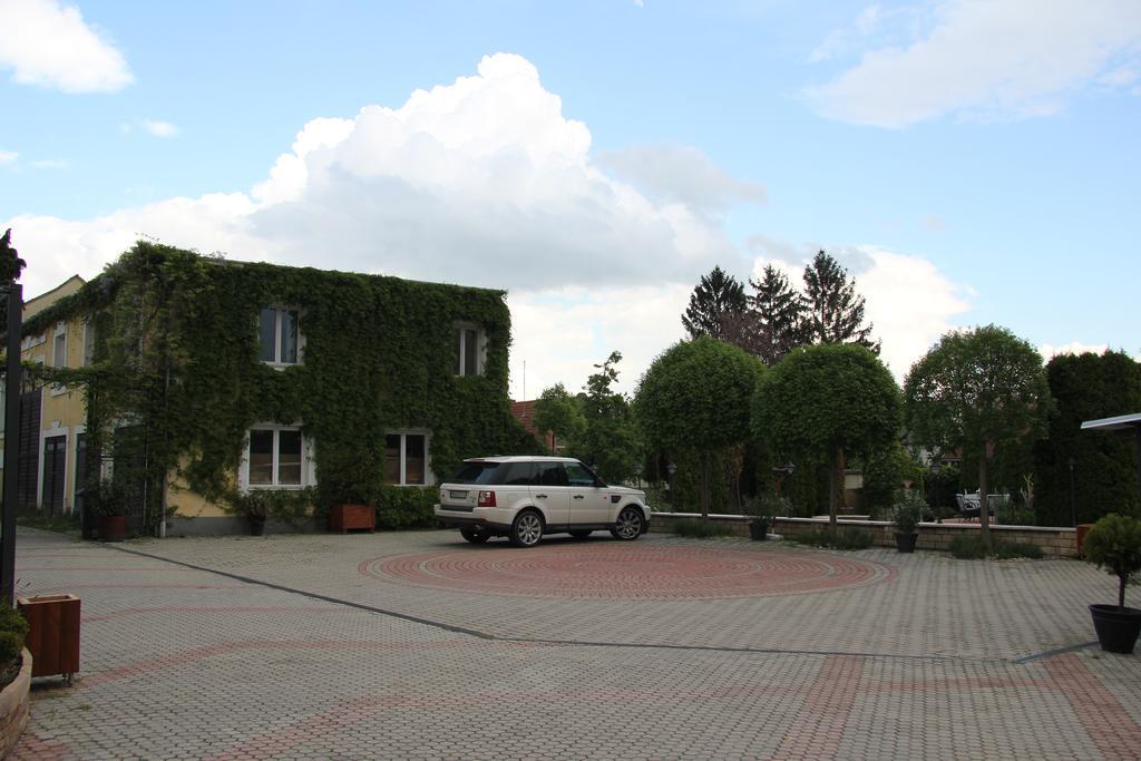 Hangya Panzio Es Etterem